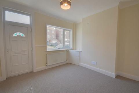 2 bedroom terraced house to rent, School Street, Castleford, WF10