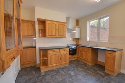 2 bedroom terraced house to rent, School Street, Castleford, WF10