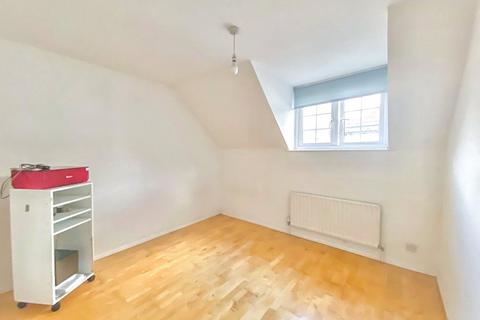 2 bedroom terraced house for sale, Hunting Gate Mews, Twickenham, TW2