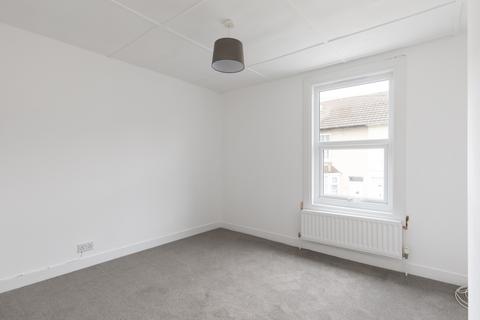 2 bedroom terraced house to rent, Gillingham, Kent ME7