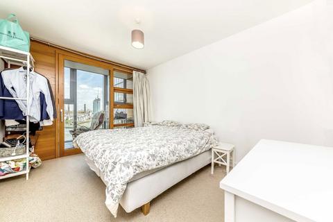 2 bedroom flat for sale, Lombard Road, London SW11