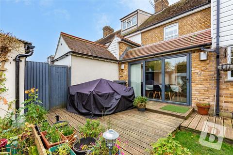 4 bedroom end of terrace house for sale, Aukingford Gardens, Ongar, Essex, CM5