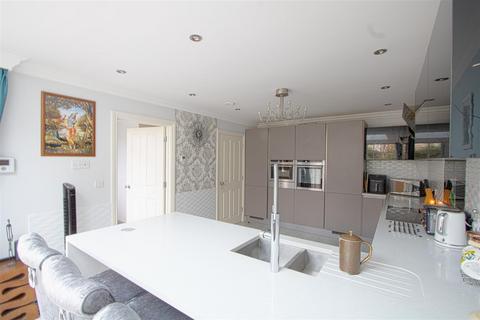 5 bedroom detached house for sale, Southend Road, Billericay CM12