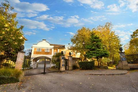 3 bedroom property to rent, Thames Crescent, Chiswick, Chiswick