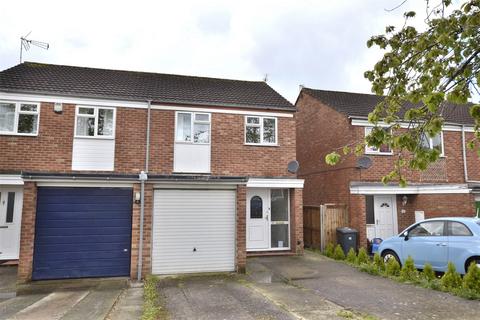 3 bedroom semi-detached house to rent, Chiltern Road, Gloucester GL2