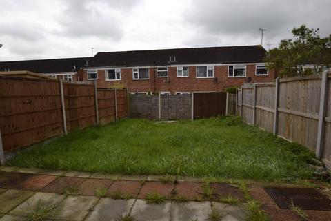 3 bedroom semi-detached house to rent, Chiltern Road, Gloucester GL2