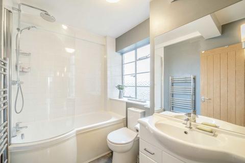 21 Corner Fielde, London, SW2 4TH