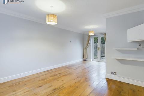 2 bedroom semi-detached house to rent, Wallington SM6