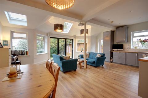 42 Riplingham Road, Kirk Ella, Hull, HU10 7TP