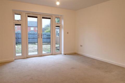 2 bedroom house to rent, Sandringham Avenue, Stratford-Upon-Avon