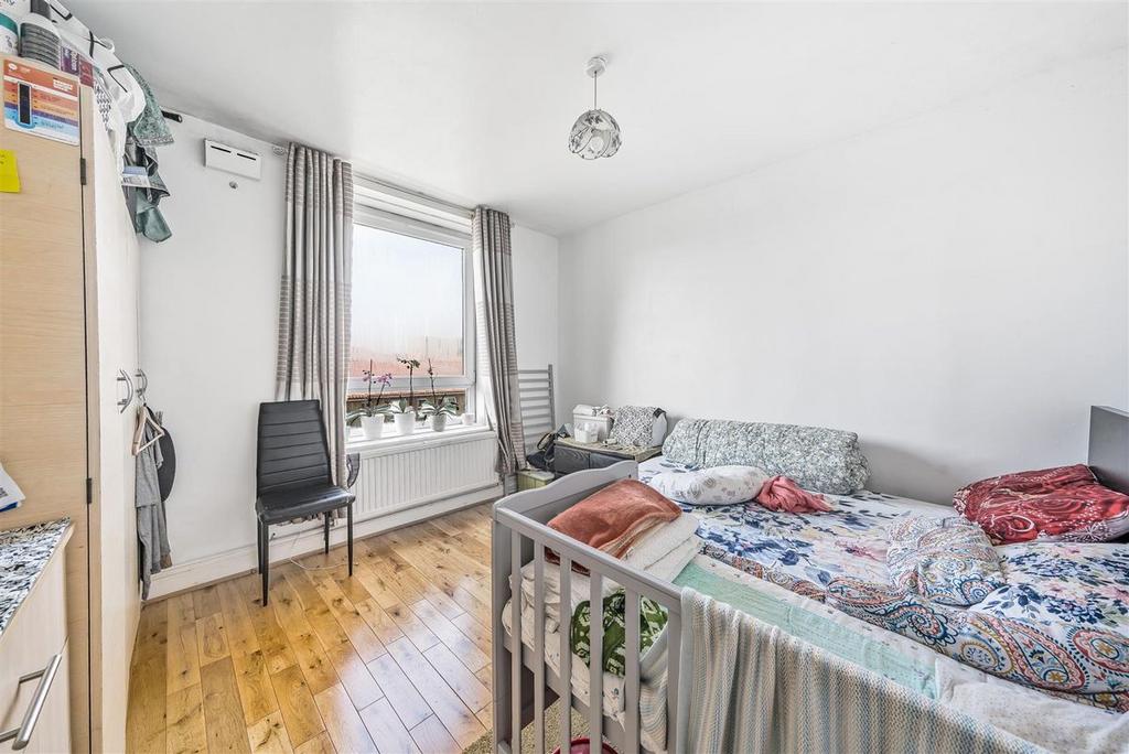 2 Bedroom Apartment For Sale in Bow