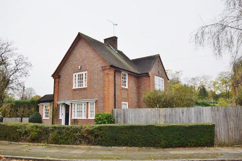 4 bedroom detached house for sale, Marsworth Avenue, Pinner