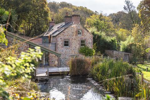 4 bedroom detached house to rent, Le Mont De La Barcelone, St. Mary, Jersey