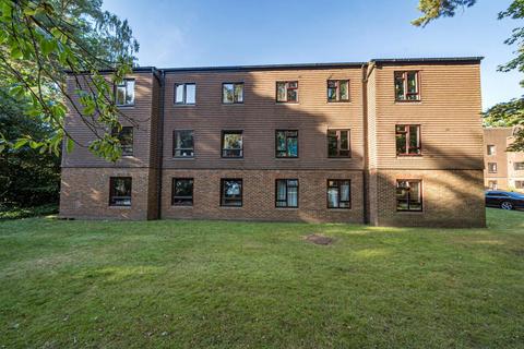 2 bedroom apartment to rent, Dawsmere Close, Camberley GU15