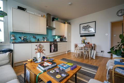 2 bedroom apartment to rent, West Green Road, Seven Sisters, N15