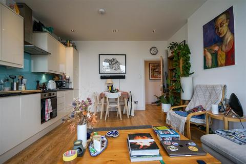 2 bedroom apartment to rent, West Green Road, Seven Sisters, N15