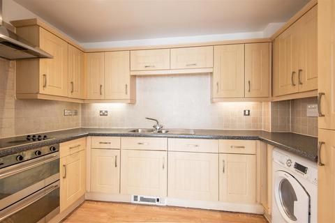 2 bedroom apartment to rent, Glebelands Close, London