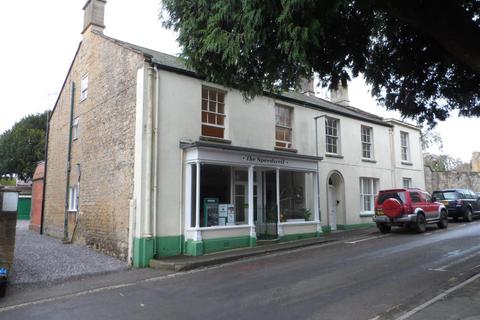 2 bedroom flat to rent, Abbey Street, Crewkerne