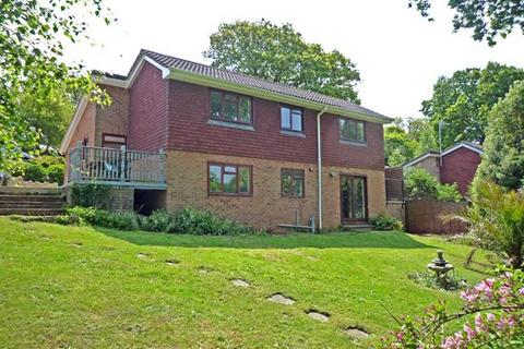 4 bedroom house to rent, Hollowood Road, Alverstone Garden Village, Sandown