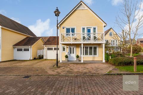 2 Alisander Close, Snodland, ME6 5SH