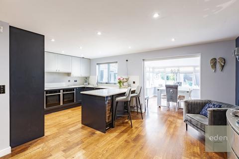2 Alisander Close, Snodland, ME6 5SH