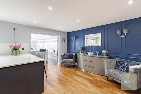 2 Alisander Close, Snodland, ME6 5SH