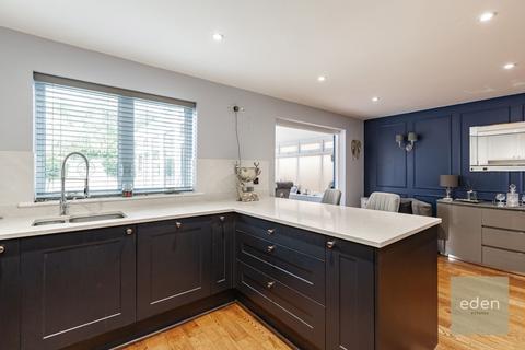 2 Alisander Close, Snodland, ME6 5SH