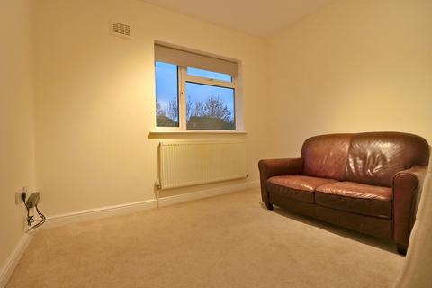 2 bedroom flat to rent, Woodville Road,  Ealing, W5