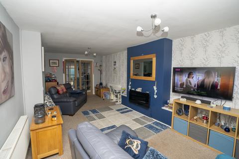 3 bedroom semi-detached house for sale, Lawnswood Grove, Elton CH2