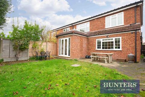 4 bedroom semi-detached house for sale, Ferndown Close, Sutton