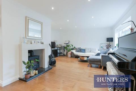 4 Ferndown Close, Sutton, SM2 5TG