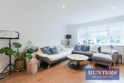 4 Ferndown Close, Sutton, SM2 5TG