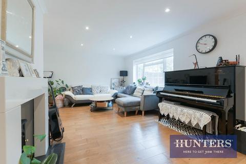 4 Ferndown Close, Sutton, SM2 5TG