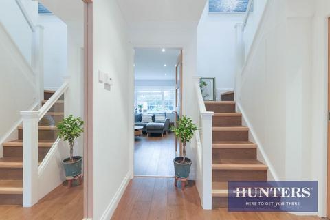 4 Ferndown Close, Sutton, SM2 5TG