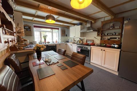 3 bedroom detached house for sale, Causeway Street, Kidwelly