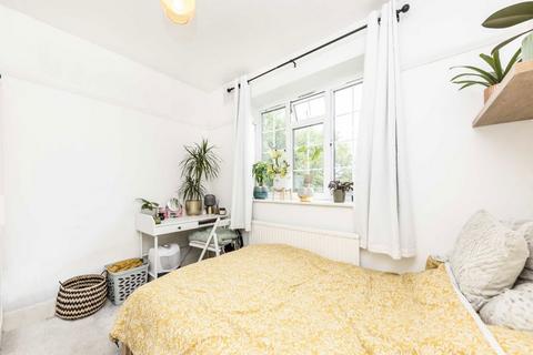 3 bedroom flat for sale, Mount Avenue, London W5