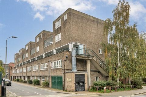 2 bedroom flat for sale, Cheesemans Terrace, London W14