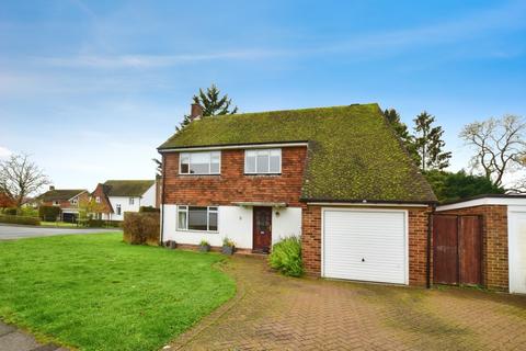 4 bedroom detached house to rent, Hitherwood Cranleigh GU6