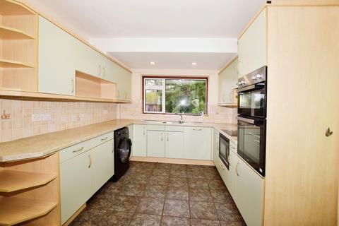 4 bedroom detached house to rent, Hitherwood Cranleigh GU6