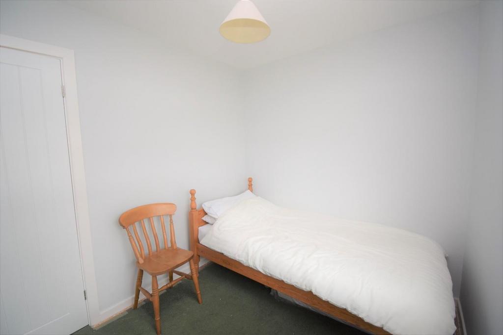 Bedroom 4.jpg