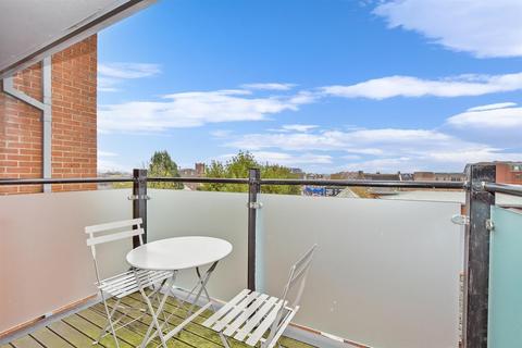 1 bedroom apartment for sale, Kingston Crescent, Portsmouth, Hampshire