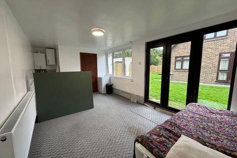 Studio to rent, Cambridge Road, Gillingham, ME8