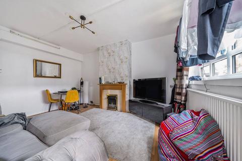 3 bedroom flat to rent, Green Lanes, Finsbury Park, London, N4