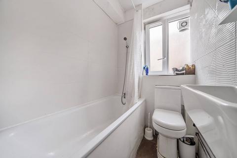 3 bedroom flat to rent, Green Lanes, Finsbury Park, London, N4