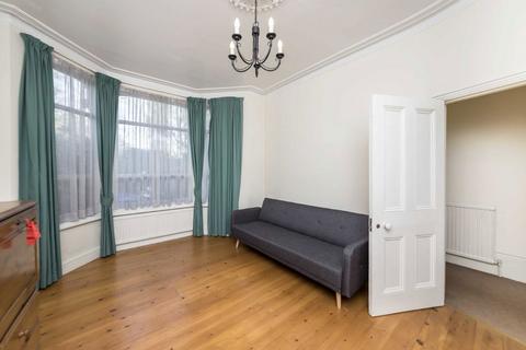 3 bedroom house to rent, Purves Road, London NW10