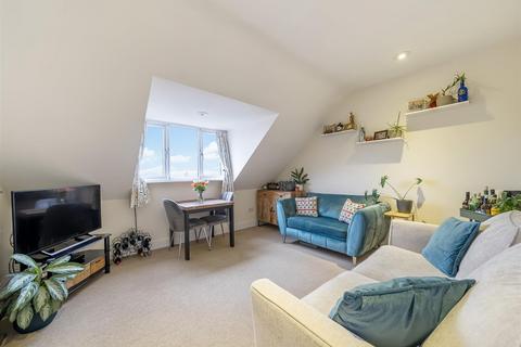 2 bedroom apartment for sale, Blenheim Gardens, London, NW2