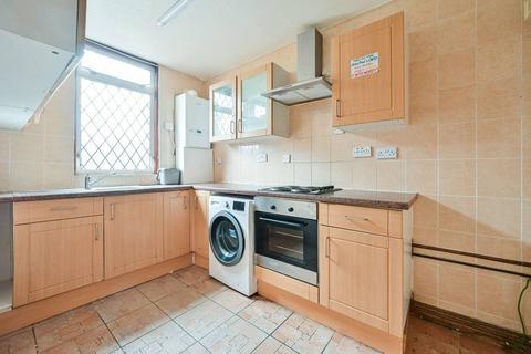 3 bedroom terraced house to rent, Birch Close, Peckham, London, SE15