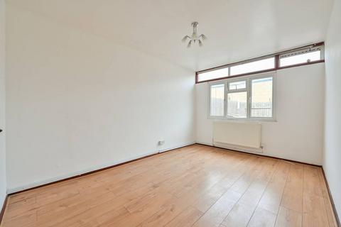 3 bedroom terraced house to rent, Birch Close, Peckham, London, SE15