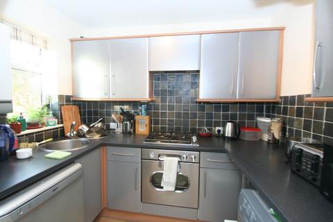 2 bedroom semi-detached house to rent, Collins Close, Newbury RG14