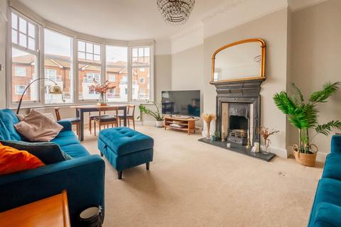 2 bedroom flat for sale, Palmeira Avenue, Westcliff-On-Sea SS0